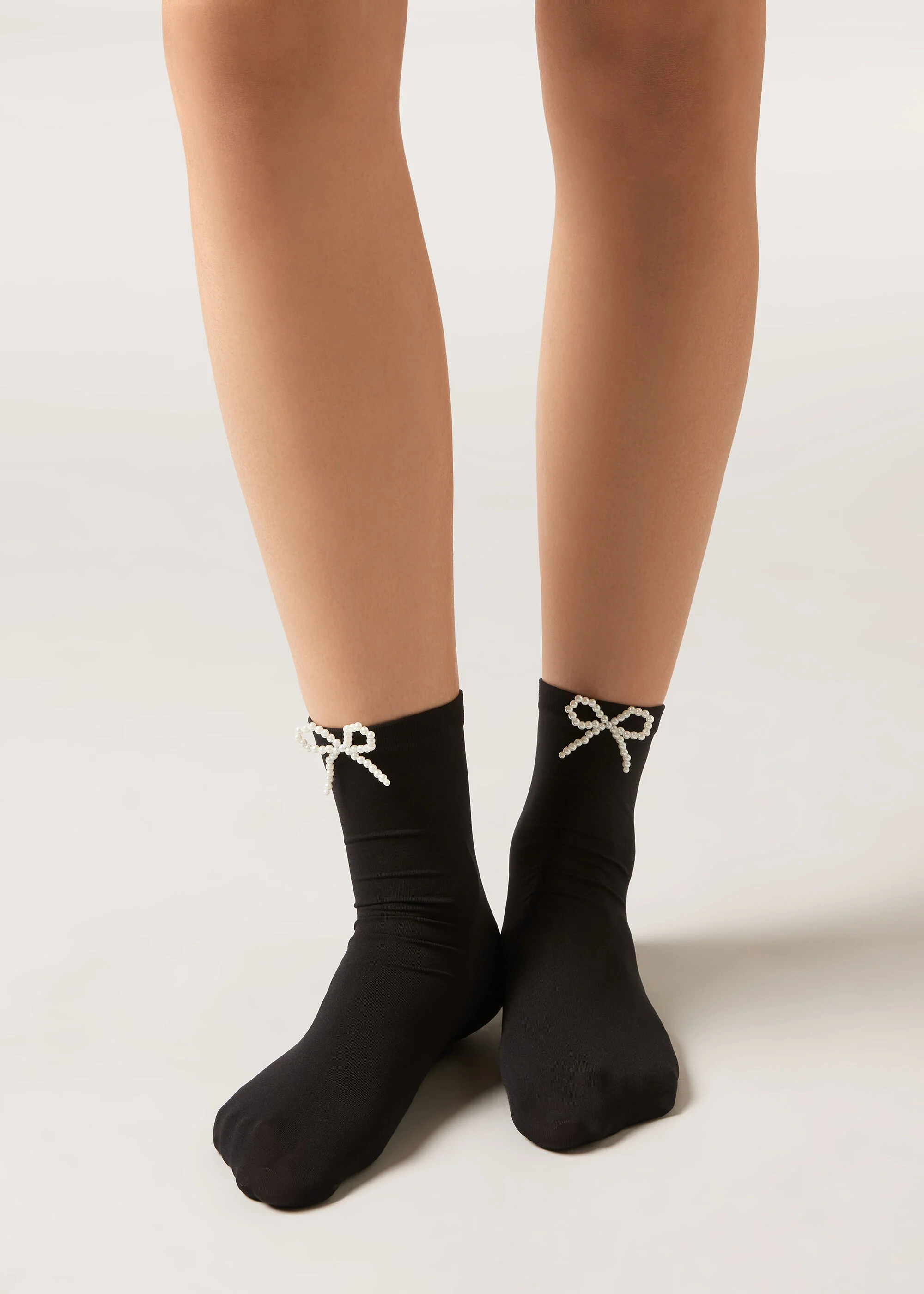 Pearl Bow Socks